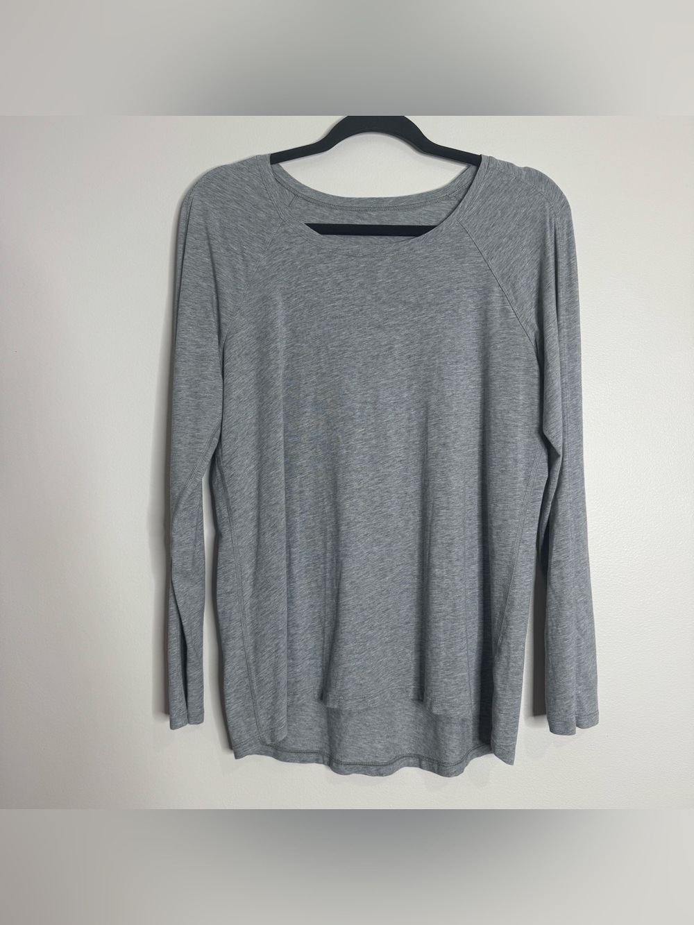 Lululemon Women's Gray Lightweight Athleisure Activewear Long Sleeve T-shirt